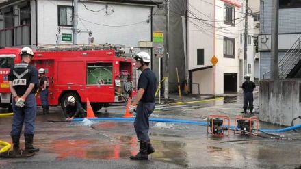 【速報】新千葉で道路から水噴き出す　水道管から漏水