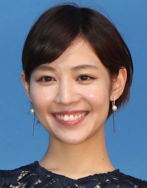 吉谷彩子「髪の毛くるくる」ゆるふわパーマの新ヘアに「めっっっちゃ可愛い」「綺麗…」の声