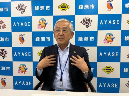 綾瀬市　古塩市長の退任会見「長いようで短かった」