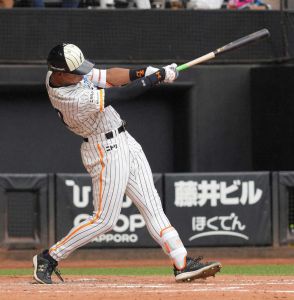 日本ハム万波中正がリーグトップに1本差の13号！水谷瞬と球宴“最多得票”アベック弾！