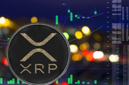 三角持ち合いを形成中のXRPが12%急騰──先物市場でも買いが優勢