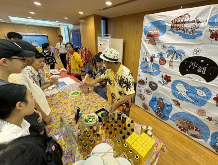 北京で沖縄の魅力をＰＲ　日本大使館でイベント　泡盛やラフテー、地元音楽を披露