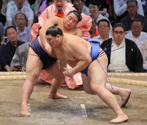 大の里、あっさりと　大相撲名古屋場所