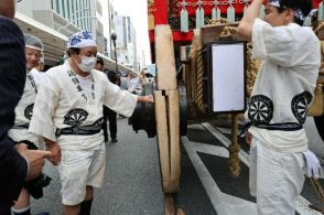 立ち往生の鶏鉾　他の山鉾が異例の「追い越し」　祇園祭の山鉾巡行