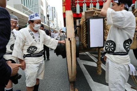 立ち往生の鶏鉾　他の山鉾が異例の「追い越し」　祇園祭の山鉾巡行