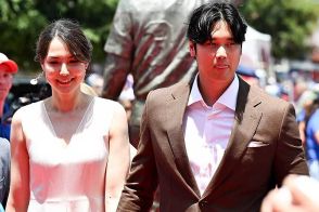 「脚なっっっが」　特定された真美子さん11万円ドレス、大谷と夫婦BOSSコーデに注目「モデルみたい」