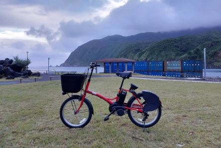 八丈島でシェアサイクルサービス。7か所のポートに電動アシスト自転車を設置