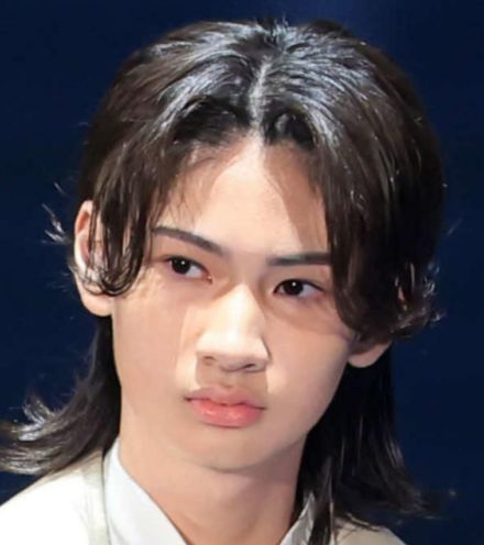 市村正親の16歳イケメン長男市村優汰、色気溢れる”赤髪超美肌”ドアップ顔に騒然「倒れそう」