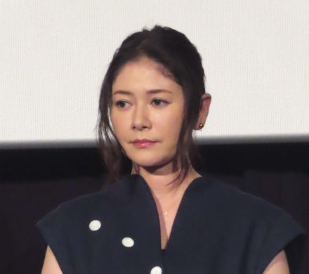 真木よう子「セクシーショット？」笑顔写真にファン安堵「お元気そうで！」