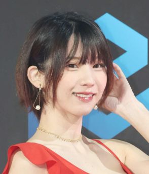 えなこ、美ボディーあらわな特殊デザイン水着　「綺麗な形のおぱいが羨ましい」の声