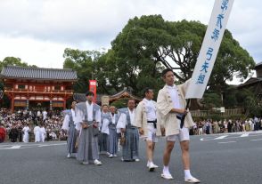 「緊張感と責任かみしめ」 祇園祭神輿渡御に「弓矢組」が参加