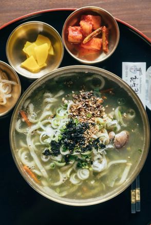 済州島のメセンイカルグクスが食べられる『韓国うどん ミル』が御成門に上陸。