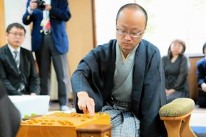 将棋・王位戦第2局　渡辺九段が藤井王位に勝って対戦成績1勝1敗に