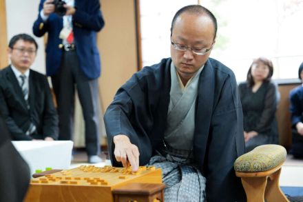 【王位戦】“魔王”渡辺明九段「つかみどころの難しい将棋」藤井聡太王位から431日ぶり白星