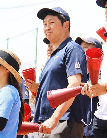 【高校野球】甲南　新井貴浩監督の次男・颯真、仲間の「最後楽しんでこいよ」に「なんでやねん！」　公式戦初安打で劇的勝利演出