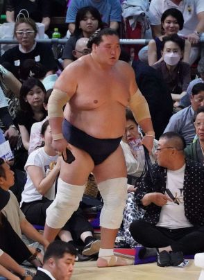 照ノ富士、５連勝で単独首位キープ「何も変わらずやっていくだけ」／名古屋場所