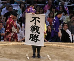 朝乃山　左膝前十字じん帯断裂で手術　　復帰まで半年以上…3場所連続全休なら再び三段目に逆戻り