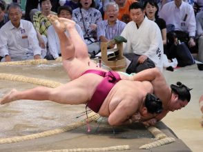 御嶽海　土俵際執念で大関撃破！琴桜を逆転下手投げ　若手には「まだまだ負けられない気持ち」