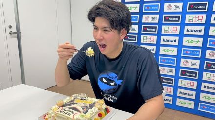 【西武】ドラフト1位 武内夏暉 一足早いバースデーサプライズ「こんなケーキを貰ったのは初めて」22歳ラスト登板は「勝ちたい」