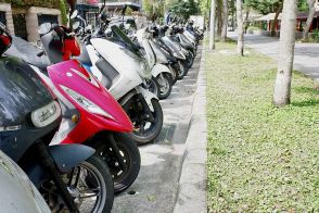 窃盗団の仕業かも!? バイクに買い取りのチラシが貼られていた際に注意すべきポイントとは