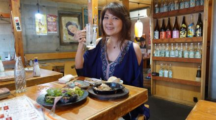 飯島直子が茅ヶ崎市で居酒屋めぐり　出会ったばかりの人とも楽しくトークできる“質問力”のキモ＜飯島直子の今夜一杯いっちゃう？＞