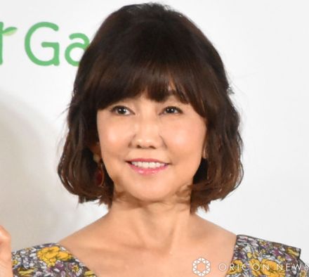 松本伊代、“ミニ丈”で美脚あらわ「#グリーンにはヒロミさんと息子」家族でゴルフ満喫