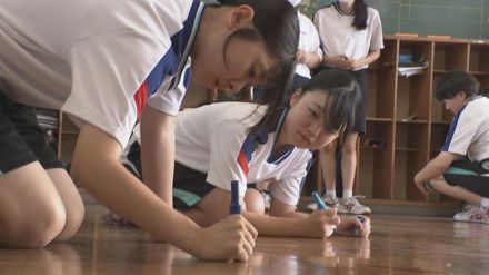 学び舎に「ありがとう」鯖江中学校改修前に生徒が教室に思い出メッセージ