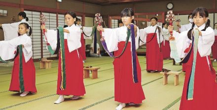 「田辺祭」に向け舞姫が稽古　１２月には本宮大社でも奉納、和歌山