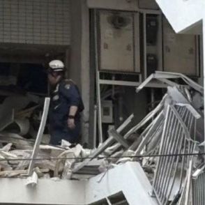 〈川口マンション大爆発〉「自殺しようとガス栓開けたが死にきれず」「落ち着こうとタバコ吸った」建物周辺も大破し住民は避難…迷惑すぎる“中国人男”「本人は大やけど、病院で暴れて逮捕」