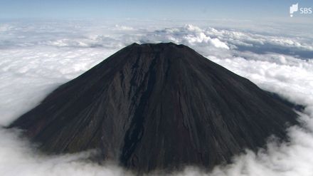 「高齢男性が動けないようだ」単独登山の90歳の男性が九合目から下山中に転倒し、右足首にけが=静岡