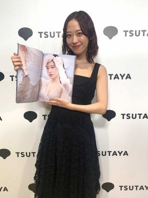 モー娘。小田さくらが6冊目の写真集「おばあちゃんになっても自慢できる」　見どころは“伸びた”脚