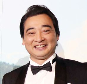 ジャンポケ斉藤慎二のイケメン長男にネット衝撃「めちゃくちゃ美男子」「将来が楽しみ」妻が写真公開