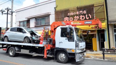 ８０歳運転の車、店舗突っ込み客けが　アクセルとブレーキ踏み間違えか、岐阜・瑞浪市