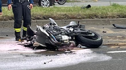 速報 「バイクが燃えている」バイクの男性、心肺停止で搬送…トラックと衝突して炎上、片側３車線の国道の交差点付近　北海道石狩市