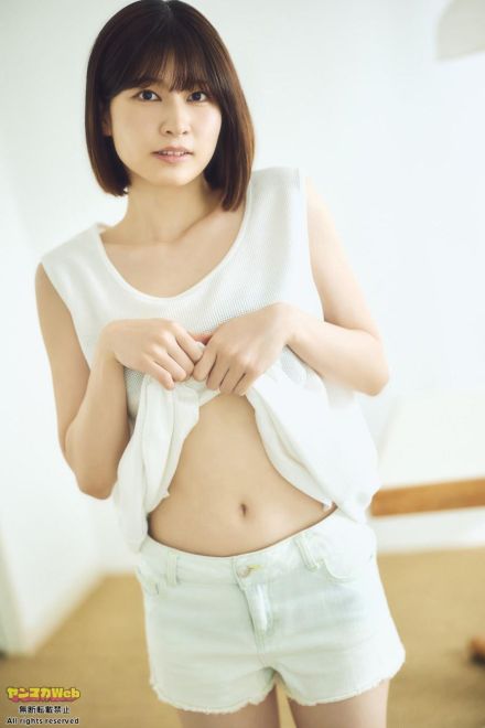 ＜荒木佐保里＞グラビア初挑戦も話題のアイドル　見逃せない！初水着