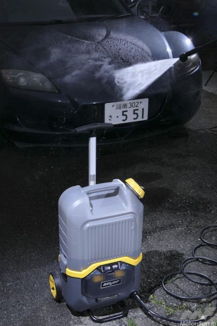 タンク＆バッテリー搭載！水道も電気もない場所で洗車できるベロフのポータブル高圧洗浄機はどれくらい使える？【CarGoodsMagazine】