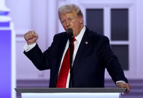 トランプ氏、ウクライナ大統領と電話会談　「戦争終わらせる」