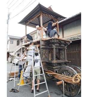 市街地に笠鉾登場　「田辺祭」本番へひき初め、和歌山