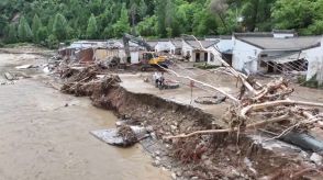 豪雨で橋が崩落し20台以上の車が川に転落　少なくとも11人死亡・約30人が行方不明に　中国・陝西省