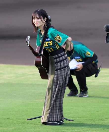 【阪神】元NMB山本彩が甲子園で熱唱「ひといきつきながら」弾き語りで披露「ウル虎の夏」２日目