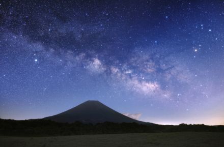 ＜星空と宇宙＞過剰な画像処理や合成　「星景写真」曖昧になるリアルとファンタジー