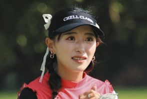 女子ゴルフ・臼井麗香、”ダボシャツ”系のウエアに「風が入ってきていいんですけど…パッティングの時は前側だけボトムに」