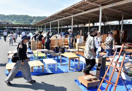 テーブルにキジの剥製、天体望遠鏡…粗大ごみを再生して販売　神奈川・秦野でイベント