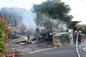 岡山市南区で倉庫全焼　けが人なし