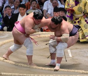 美しい相撲だった　照ノ富士全勝守るも宇良が善戦！とったり、肩透かし、出し投げなど多彩な技で翻弄