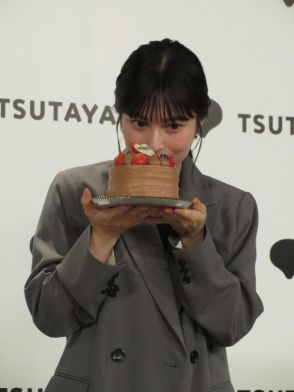 大久保桜子「人生で初めてクラブに行かせてもらった。お酒を飲んでいる写真も」韓国の撮影で