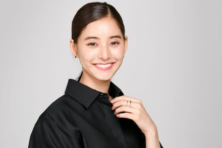 ＜新木優子＞「キングダム」オフショットを公開　「劇場に足を運んでくださって、とてもうれしい」