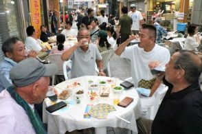 全国地ビールフェスタ開幕　爽快なのど越しに上機嫌　おつまみ料理の屋台も／岡山・津山市