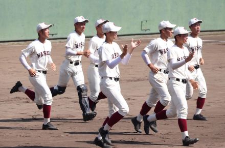 早実、継続試合制し３年連続８強　プロ注目・宇野真仁朗が63本塁打、木製バット４本目／西東京