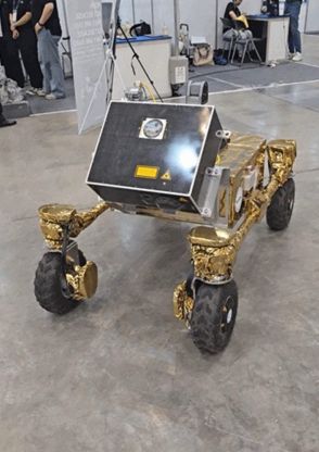 「資源探査車」「太陽探査機」…韓国モデル、宇宙科学の国際イベントで披露